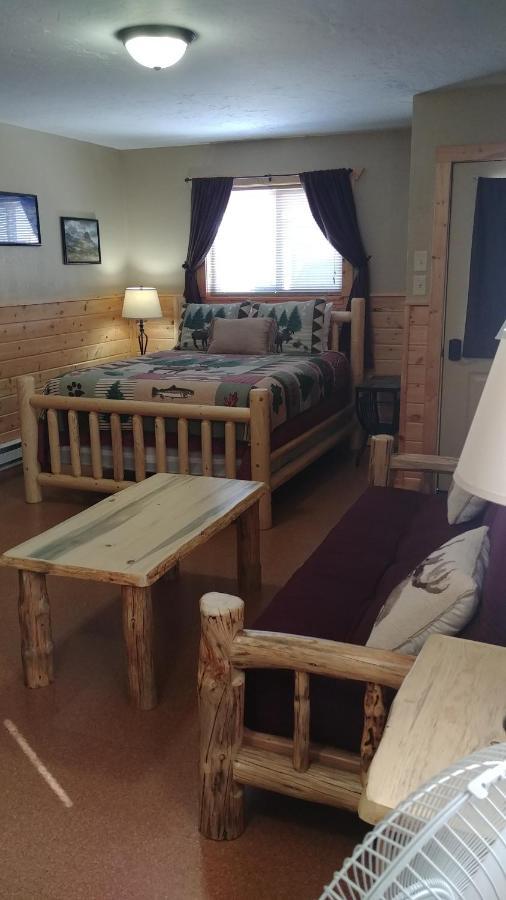 9 Bar W Cabins เวสต์เยลโลว์สโตน ภายนอก รูปภาพ