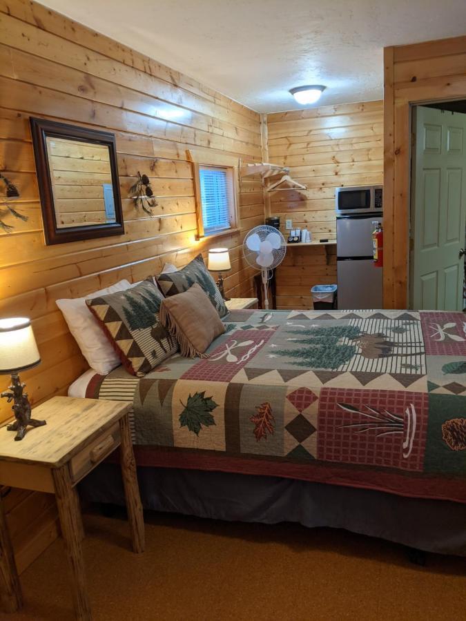 9 Bar W Cabins เวสต์เยลโลว์สโตน ภายนอก รูปภาพ