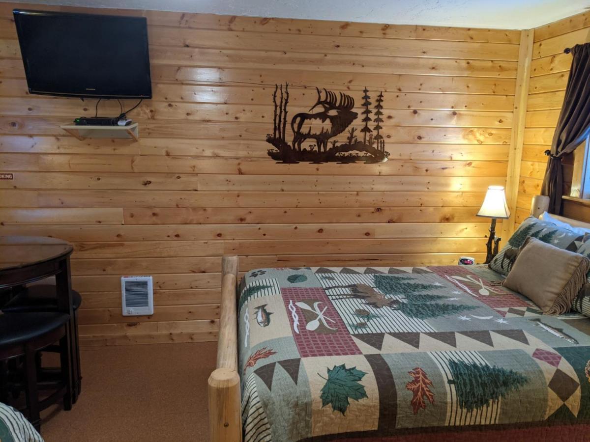 9 Bar W Cabins เวสต์เยลโลว์สโตน ภายนอก รูปภาพ