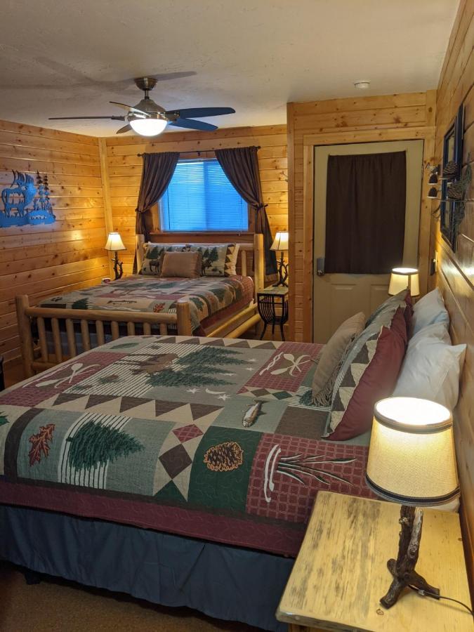 9 Bar W Cabins เวสต์เยลโลว์สโตน ภายนอก รูปภาพ