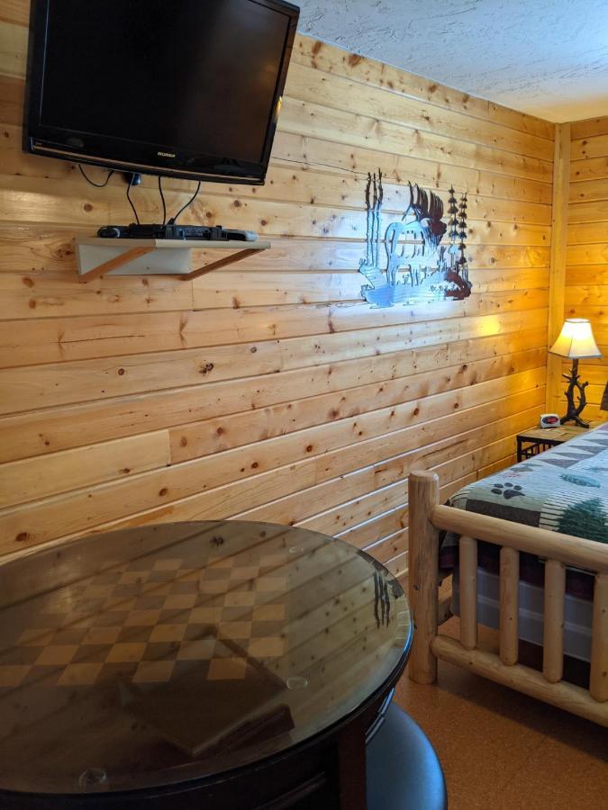 9 Bar W Cabins เวสต์เยลโลว์สโตน ภายนอก รูปภาพ