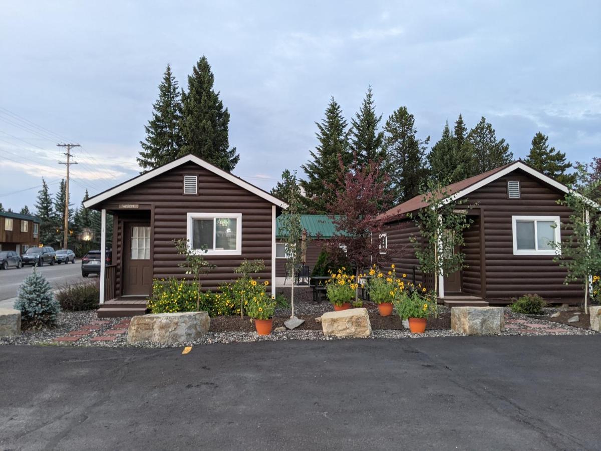 9 Bar W Cabins เวสต์เยลโลว์สโตน ภายนอก รูปภาพ