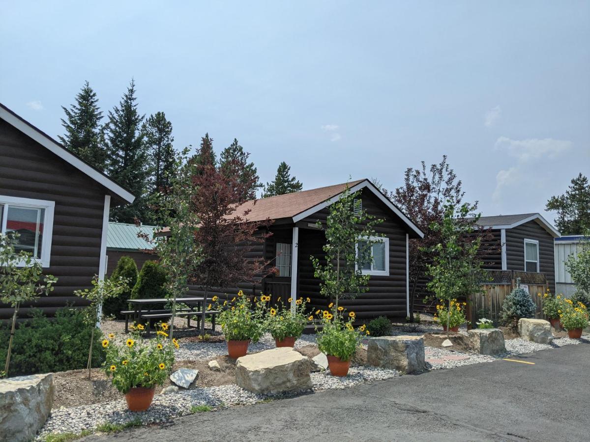 9 Bar W Cabins เวสต์เยลโลว์สโตน ภายนอก รูปภาพ