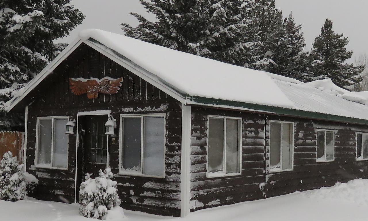 9 Bar W Cabins เวสต์เยลโลว์สโตน ภายนอก รูปภาพ